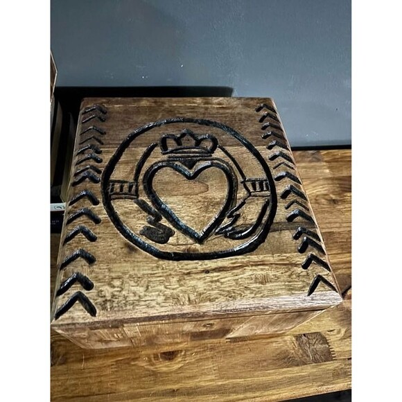 Handmade tarot and crystal storage box - Picture 1 of 3